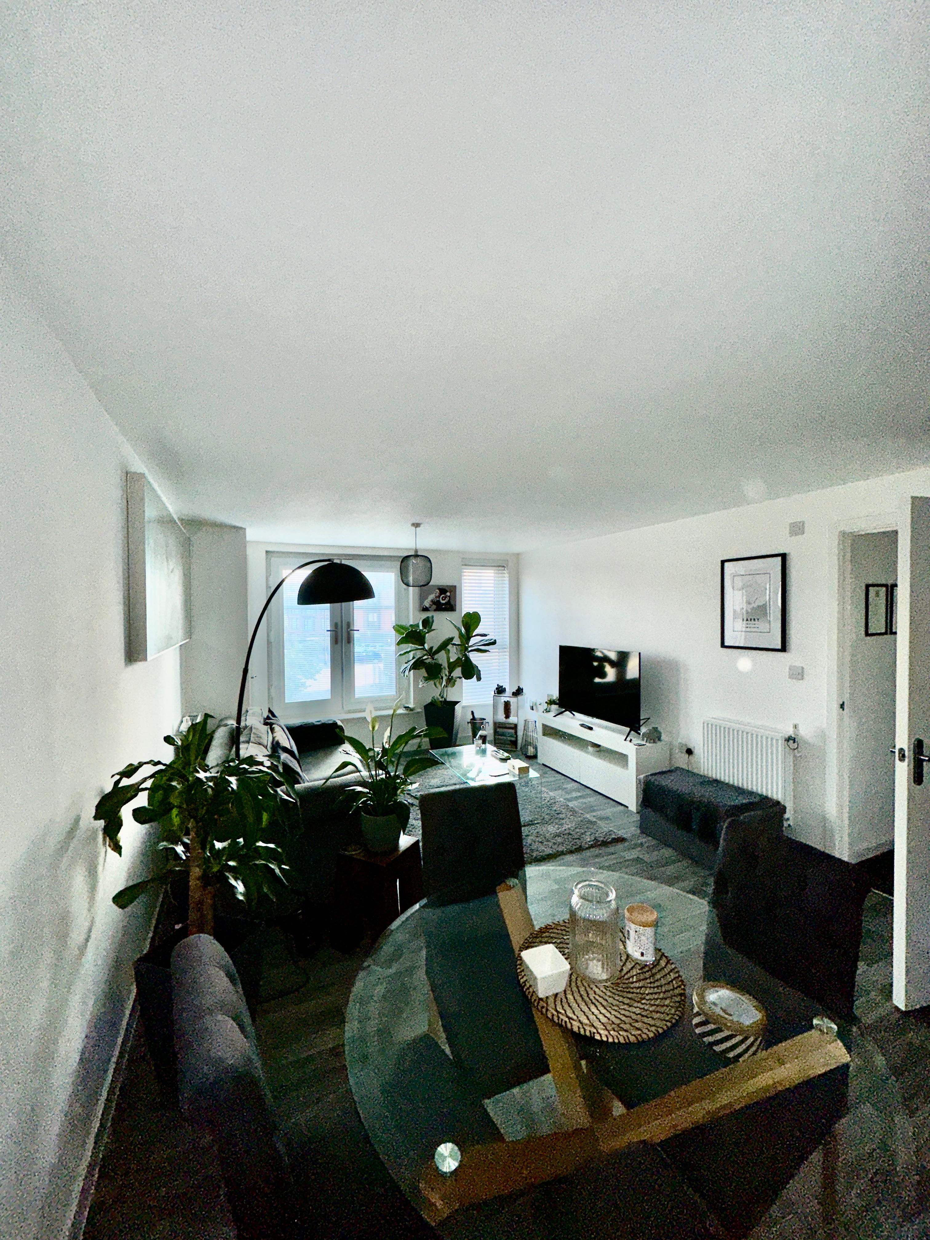 Clos y rheilffordd barry dining area