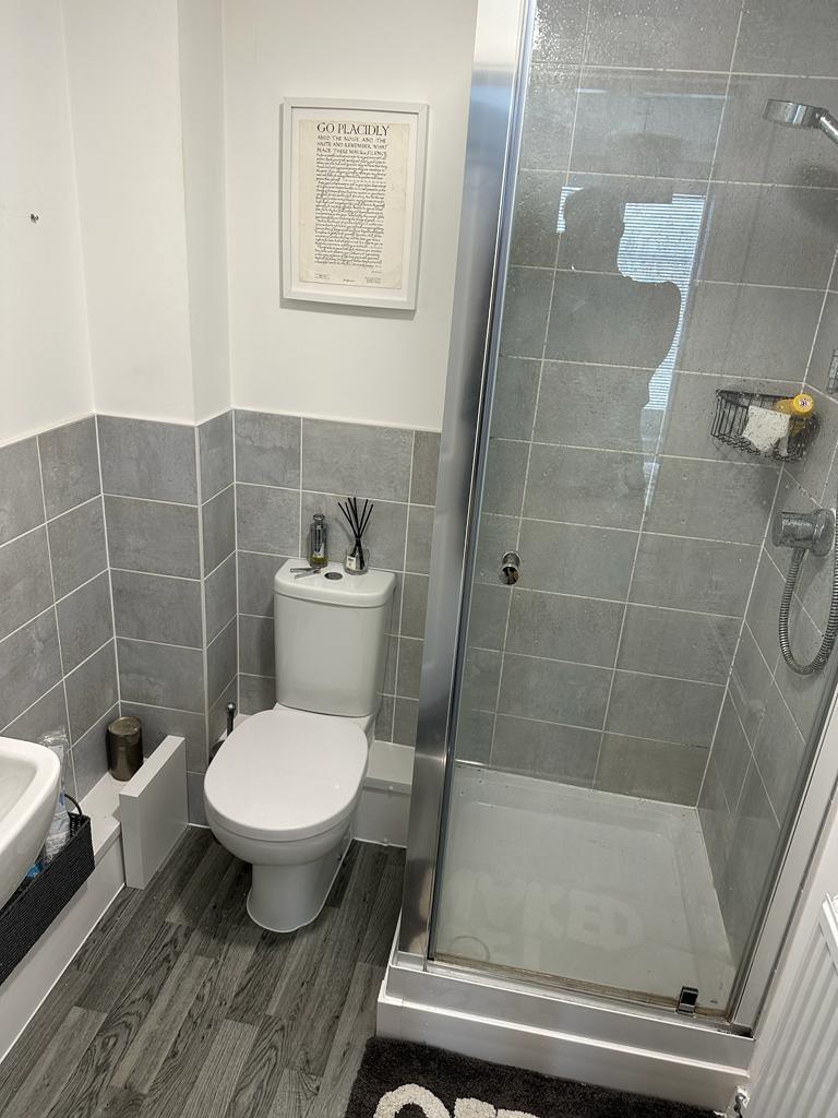 Clos y rheilffordd barry ensuite