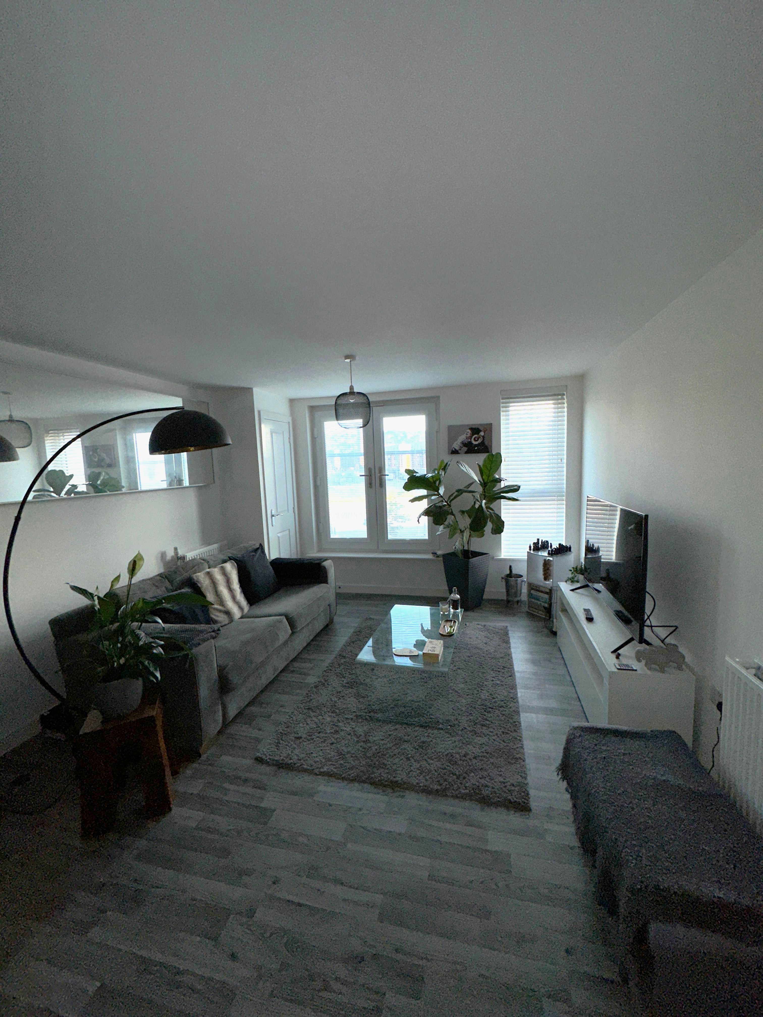Clos y rheilffordd barry living room wide